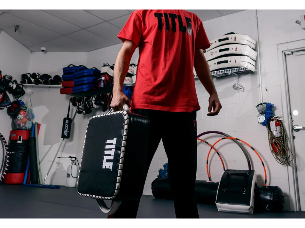 Маківара TITLE Boxing Square Punch & Kick Shield