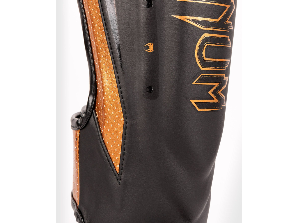 Захист ніг VENUM Elite Evo Shinguards