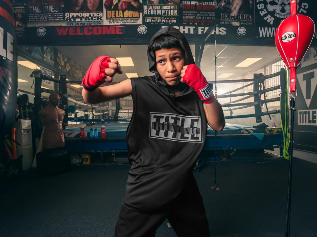 Безрукавка з капюшоном TITLE Boxing Outline Sleeveless Hoodie