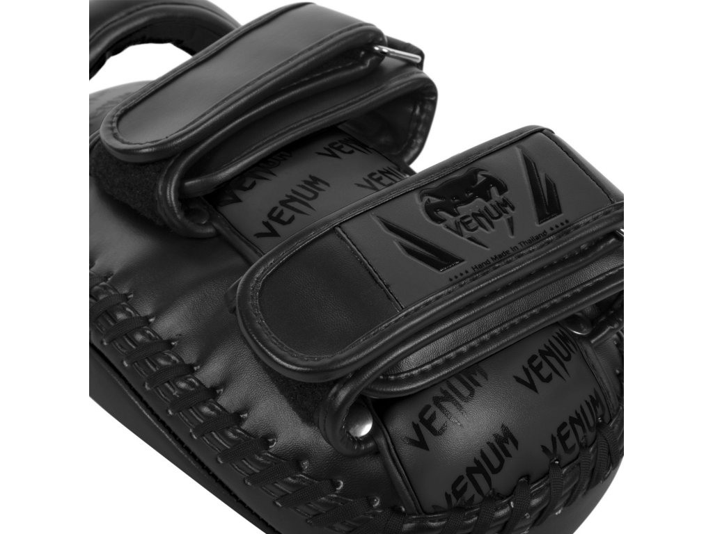 Маківари VENUM Light Kick Pad
