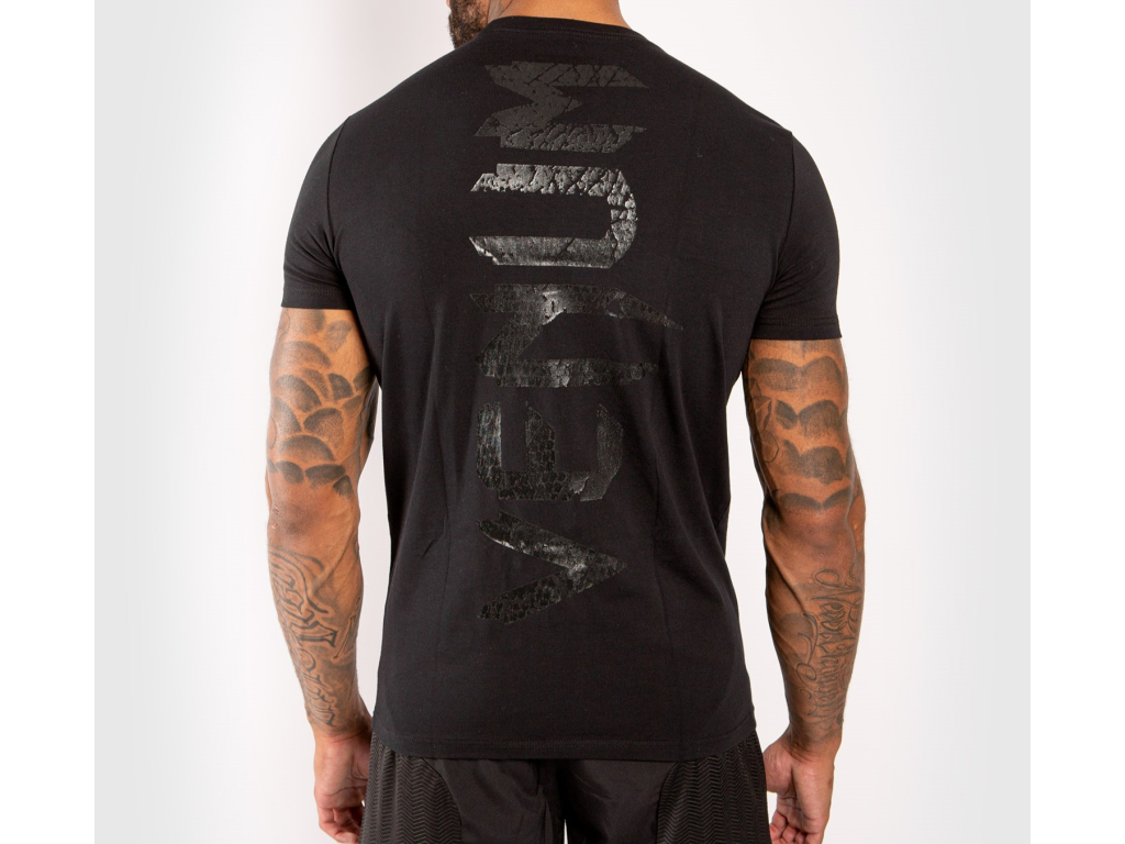 Футболка VENUM Giant T-shirt