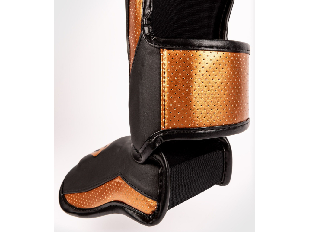 Захист ніг VENUM Elite Evo Shinguards